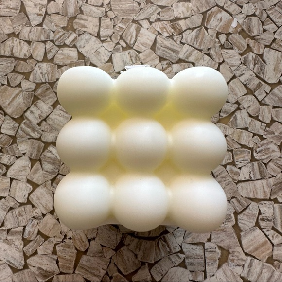 Super cool and modern soy hand poured bubbles candle - Picture 3 of 6